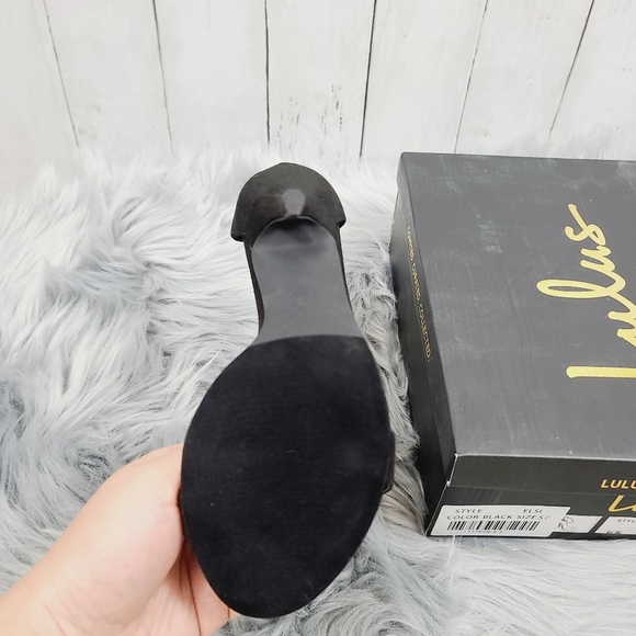 *NEW* Lulu's Black Vegan Suede Heels, single strap - Picture 7 of 12